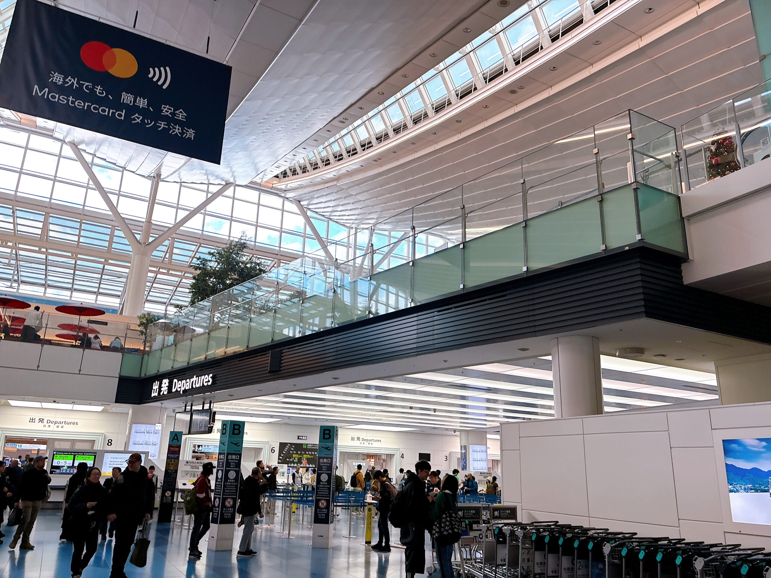 別角度から撮影した羽田空港第3ターミナル