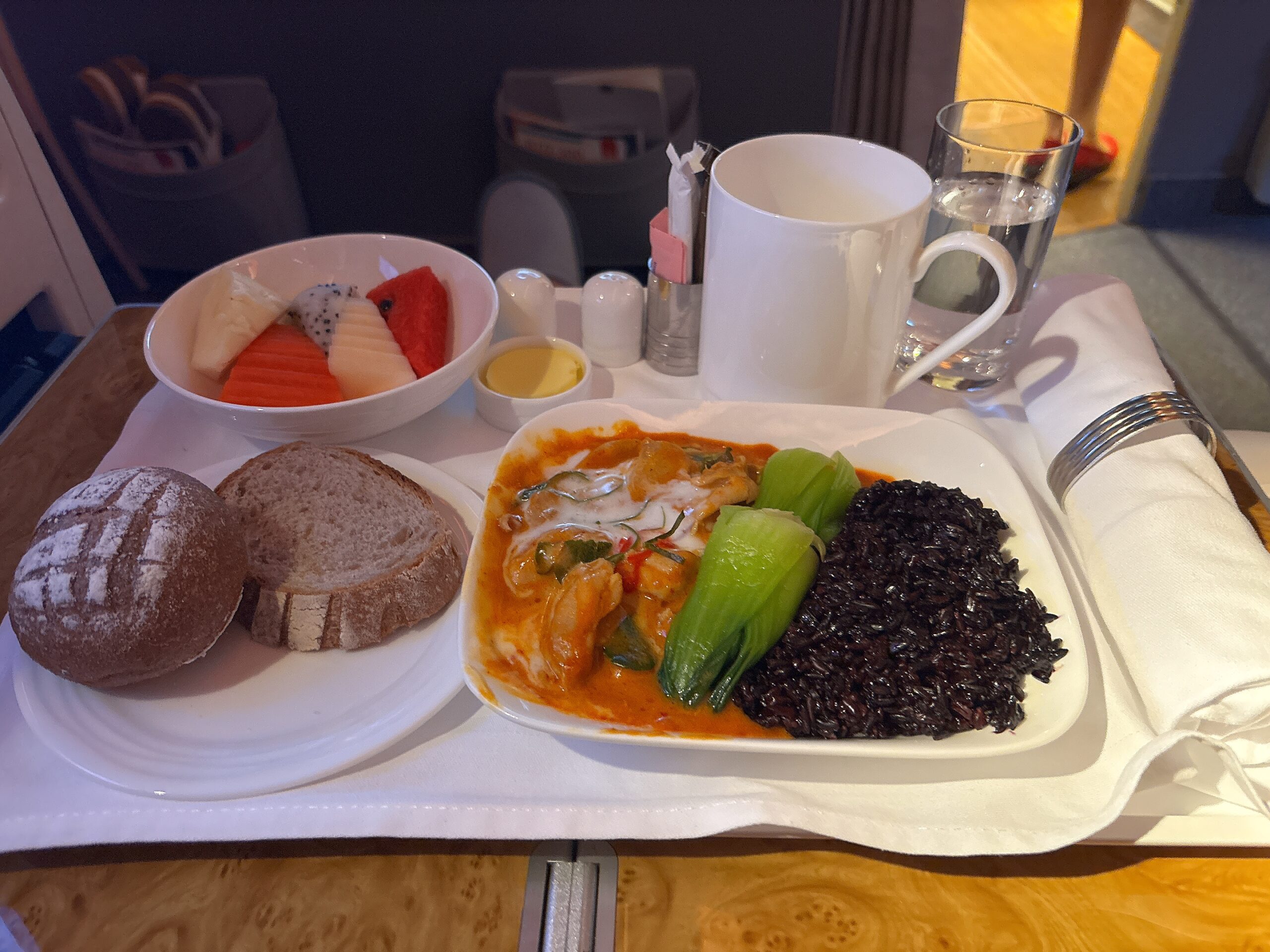 エミレーツ航空ビジネスクラスの機内食