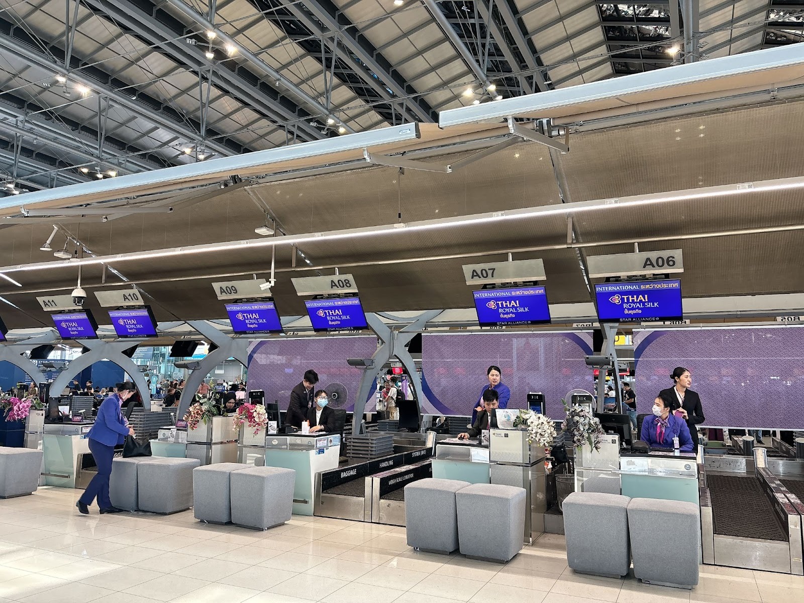 タイ航空ビジネスクラスのチェックインカウンター